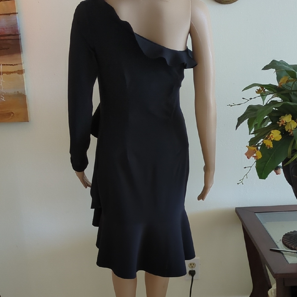 Elegant One-Shoulder Black Dress - Picture 5 of 8